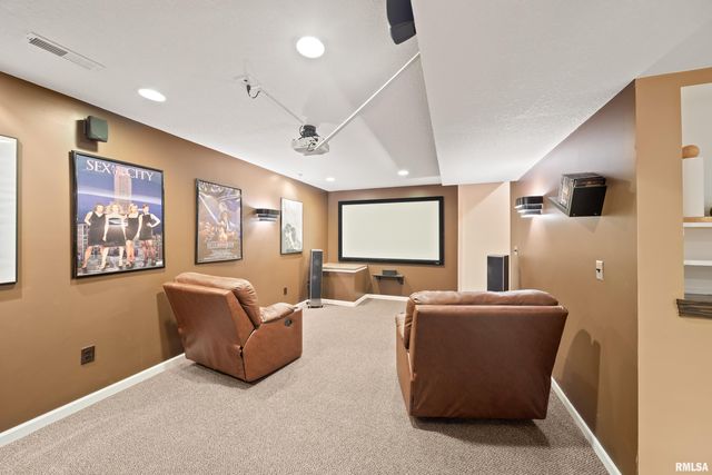 2012 STREAMSIDE Drive, Bettendorf, IA 52722