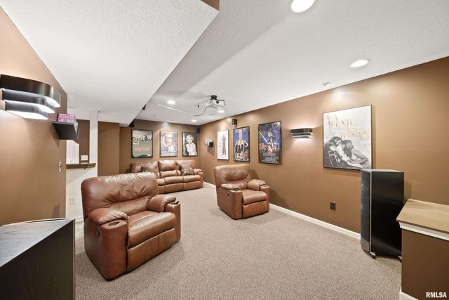 2012 STREAMSIDE Drive, Bettendorf, IA 52722