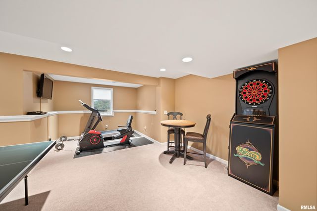 2012 STREAMSIDE Drive, Bettendorf, IA 52722