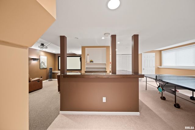 2012 STREAMSIDE Drive, Bettendorf, IA 52722