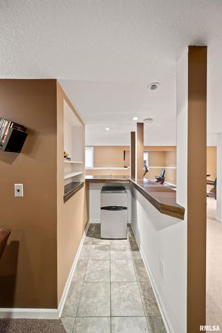 2012 STREAMSIDE Drive, Bettendorf, IA 52722