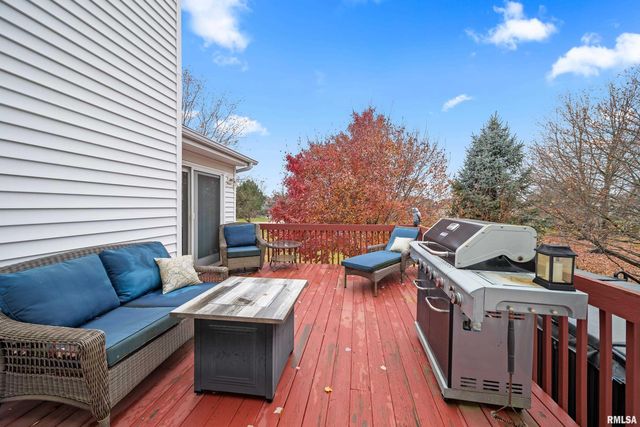 2012 STREAMSIDE Drive, Bettendorf, IA 52722