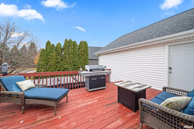 2012 STREAMSIDE Drive, Bettendorf, IA 52722