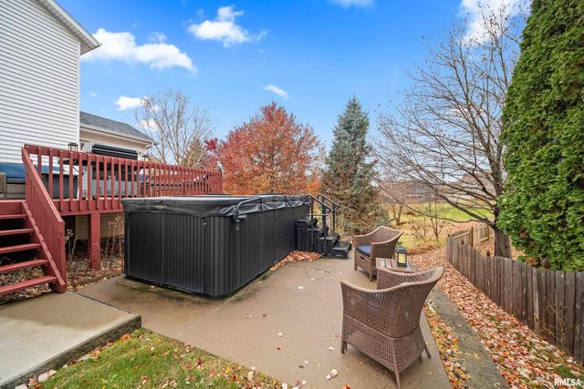 2012 STREAMSIDE Drive, Bettendorf, IA 52722