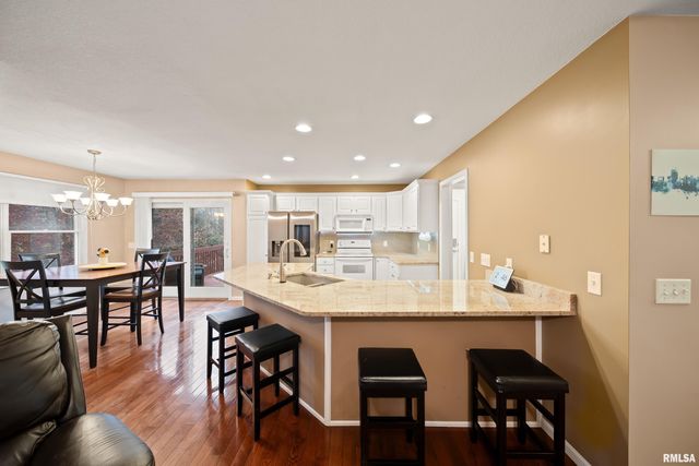 2012 STREAMSIDE Drive, Bettendorf, IA 52722