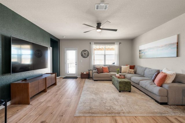 620 Shiner LN, Georgetown, TX 78626