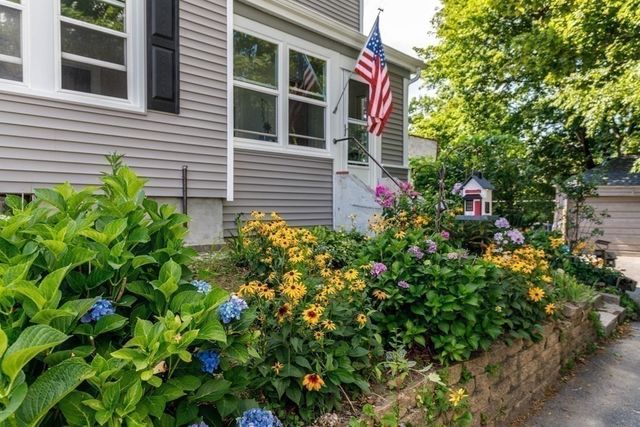 27 Elm Street, Leominster, MA 01453