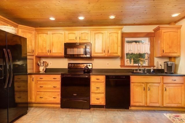 27 Elm Street, Leominster, MA 01453