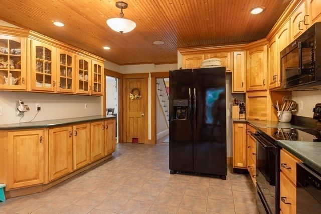 27 Elm Street, Leominster, MA 01453