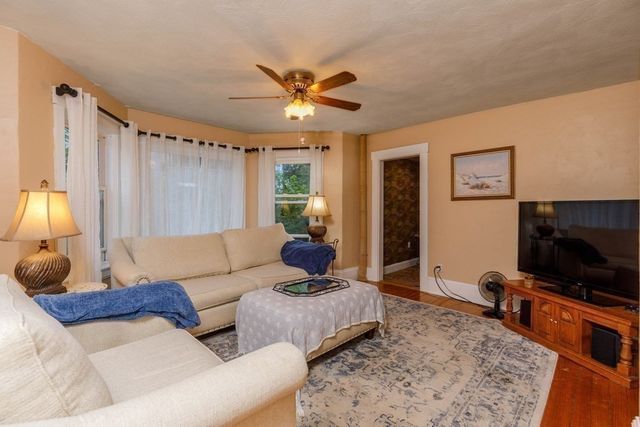 27 Elm Street, Leominster, MA 01453