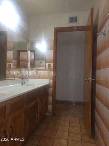 3925 E TONTO Street, Phoenix, AZ 85044