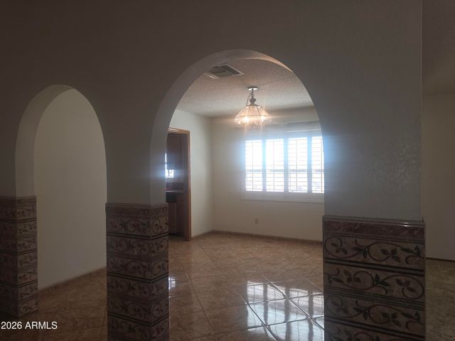 3925 E TONTO Street, Phoenix, AZ 85044