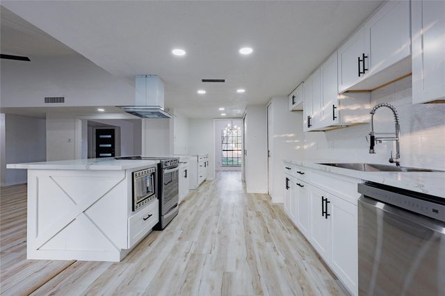 7310 Corta Calle Drive, Houston, TX 77083