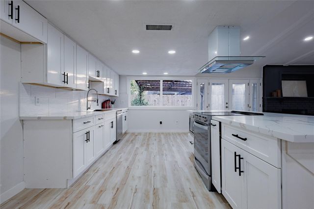 7310 Corta Calle Drive, Houston, TX 77083