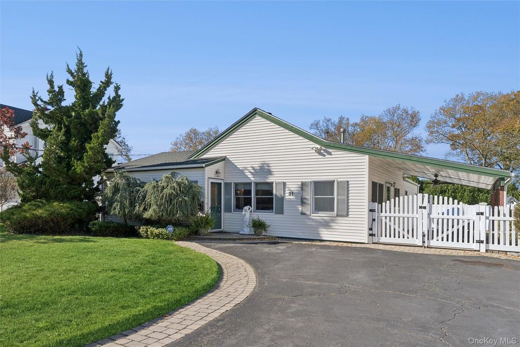31 Grand Central Avenue, Amityville, NY 11701