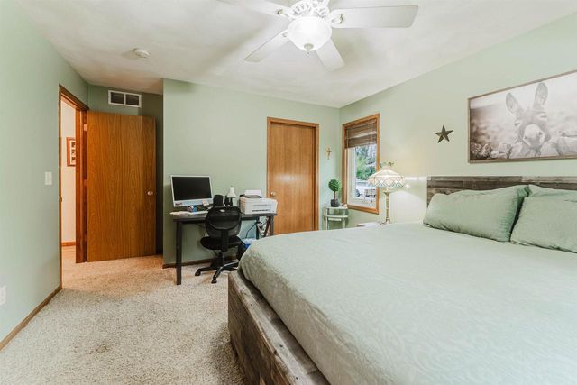 1202 WILLOW BEND LANE, Oshkosh, WI 54904