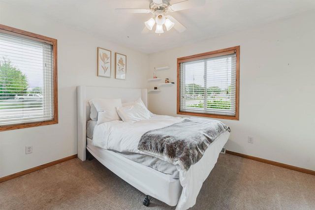 1202 WILLOW BEND LANE, Oshkosh, WI 54904
