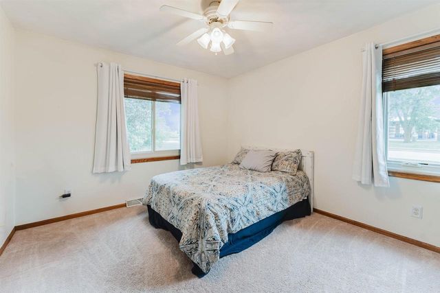 1202 WILLOW BEND LANE, Oshkosh, WI 54904