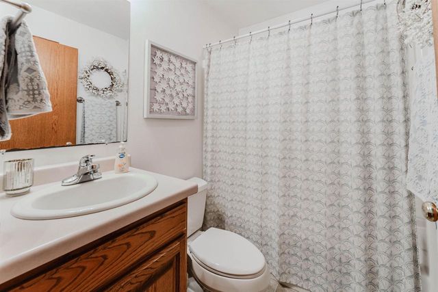 1202 WILLOW BEND LANE, Oshkosh, WI 54904