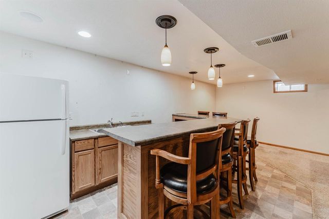 1202 WILLOW BEND LANE, Oshkosh, WI 54904