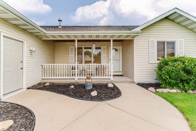 1202 WILLOW BEND LANE, Oshkosh, WI 54904