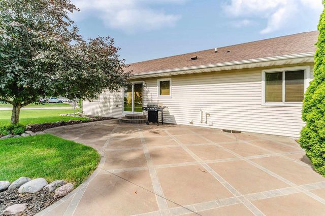 1202 WILLOW BEND LANE, Oshkosh, WI 54904