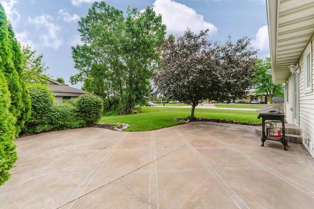 1202 WILLOW BEND LANE, Oshkosh, WI 54904