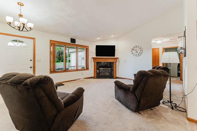 1202 WILLOW BEND LANE, Oshkosh, WI 54904