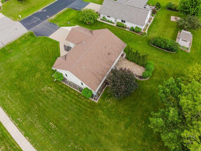 1202 WILLOW BEND LANE, Oshkosh, WI 54904