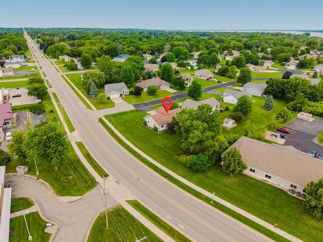 1202 WILLOW BEND LANE, Oshkosh, WI 54904