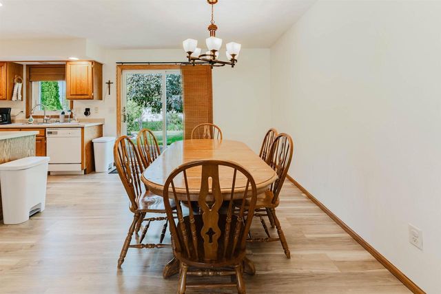 1202 WILLOW BEND LANE, Oshkosh, WI 54904