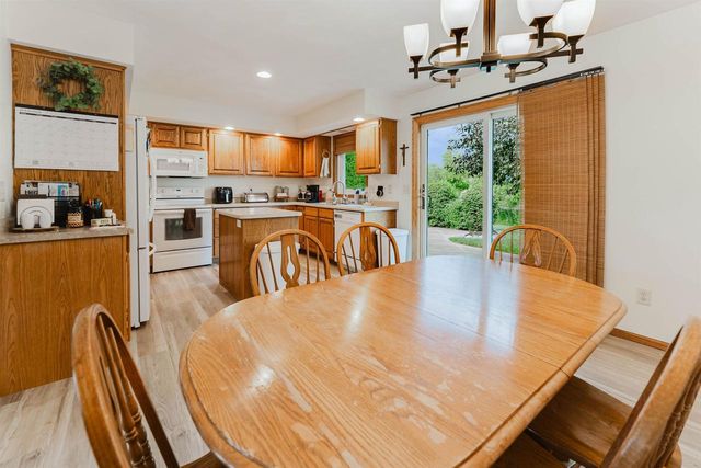 1202 WILLOW BEND LANE, Oshkosh, WI 54904