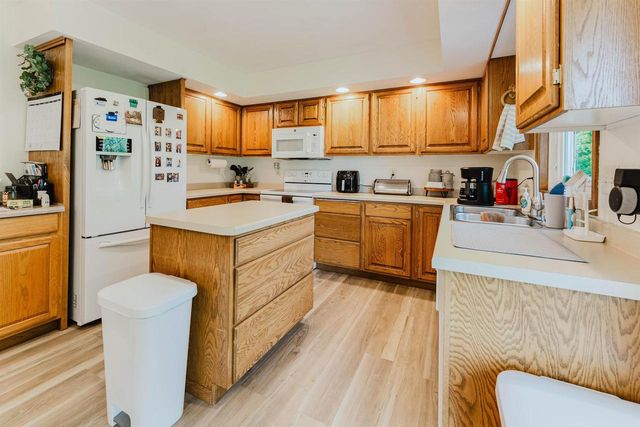 1202 WILLOW BEND LANE, Oshkosh, WI 54904