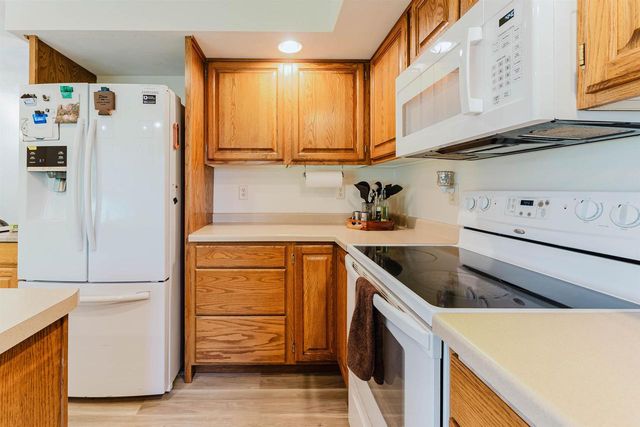 1202 WILLOW BEND LANE, Oshkosh, WI 54904