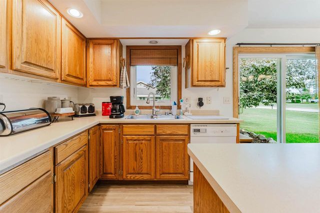 1202 WILLOW BEND LANE, Oshkosh, WI 54904