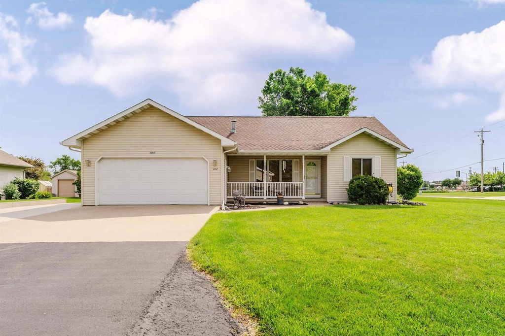 1202 WILLOW BEND LANE, Oshkosh, WI 54904