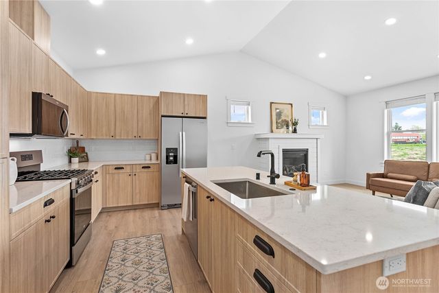 313 W 3rd Street, Everson, WA 98247