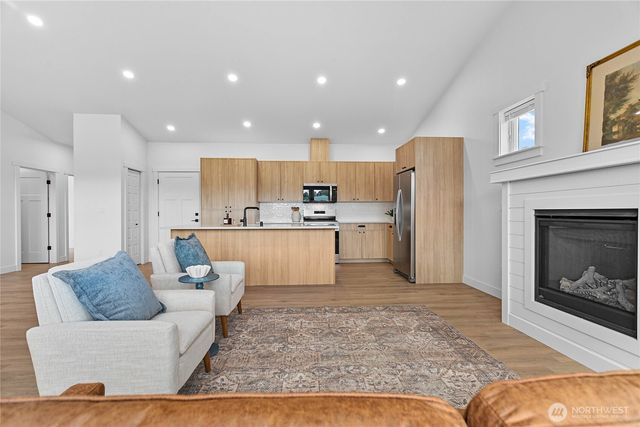 313 W 3rd Street, Everson, WA 98247