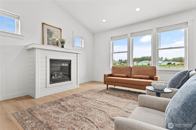 313 W 3rd Street, Everson, WA 98247