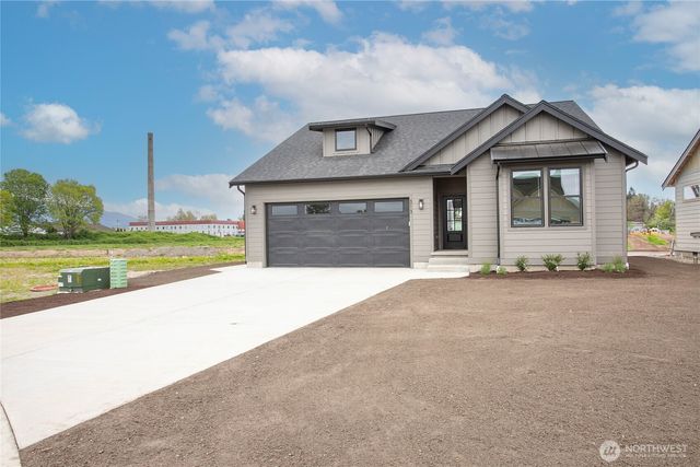 313 W 3rd Street, Everson, WA 98247