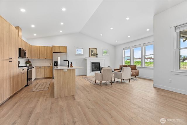 313 W 3rd Street, Everson, WA 98247