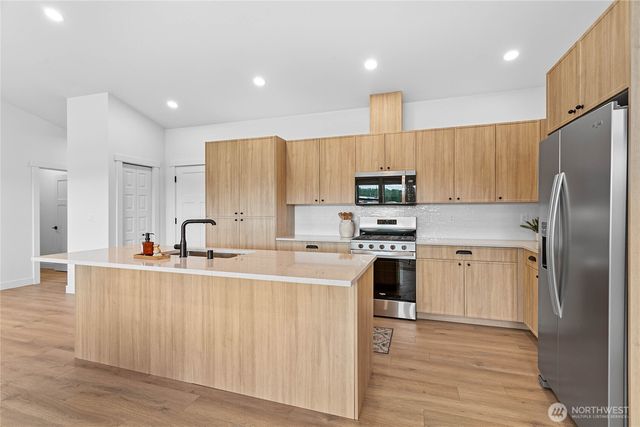 313 W 3rd Street, Everson, WA 98247