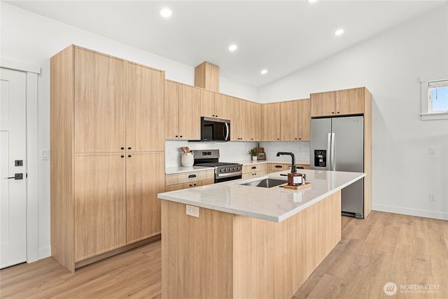 313 W 3rd Street, Everson, WA 98247