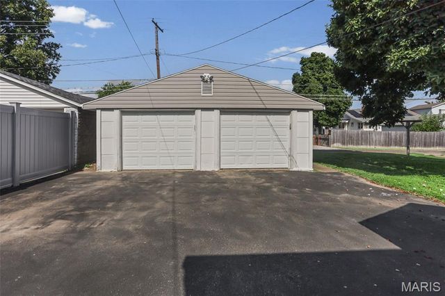 644 N 1st Street, Wood River, IL 62095