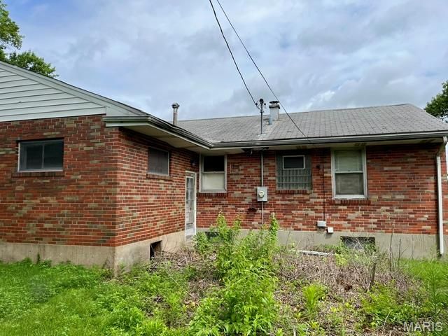 9423 Ardmore Drive, St Louis, MO 63137