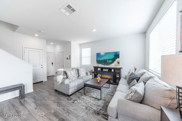 8830 Wolf Moon Drive, Reno, NV 89506