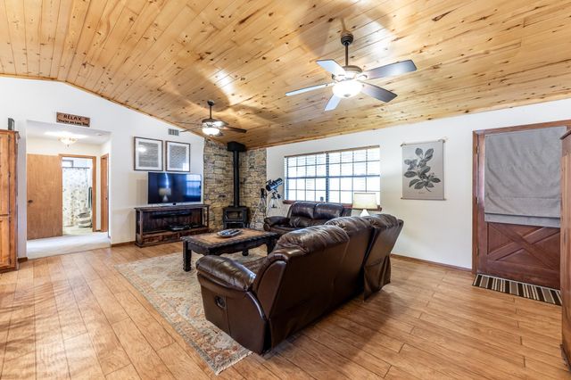 310 Marla Circle, Huntsville, TX 77320