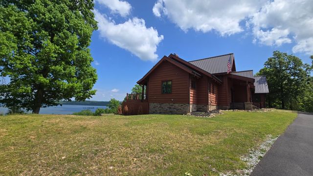 685 River Oaks Dr, Big Sandy, TN 38221