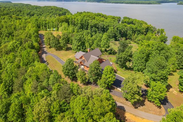 685 River Oaks Dr, Big Sandy, TN 38221