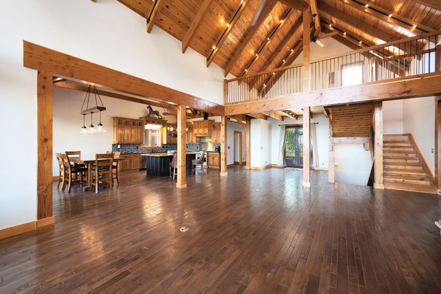 685 River Oaks Dr, Big Sandy, TN 38221
